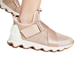Sorel 9 Women's Kinetic Sneak Knit Sneaker Scalloped Sole and Stretch Straps